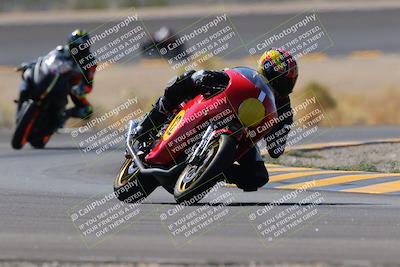 media/Oct-08-2022-SoCal Trackdays (Sat) [[1fc3beec89]]/Turn 14 (1050am)/